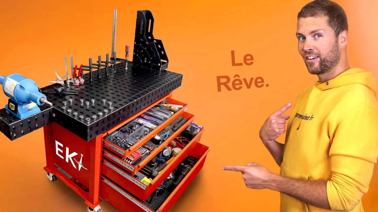 Benoît, de la chaîne Soudure & Métallerie, à côté de sa table de soudure EKI